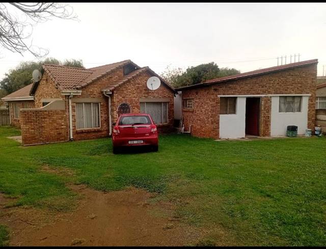 6 BEDROOM HOUSE FOR SALE IN RHODESFIELD